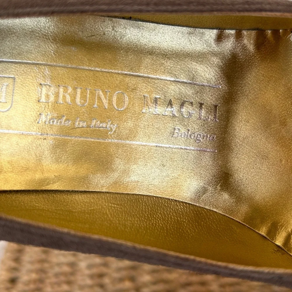 Bruno Magli‎ Suede Mid-Size Heel Pumps Size 6.5